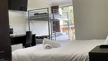 Budget Family Room | Desk, free WiFi, bed sheets