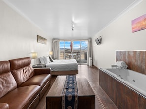Deluxe Spa Suite Lake View Balcony