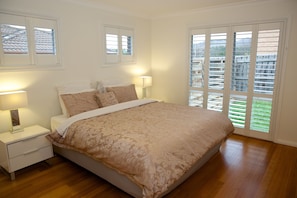 Iron/ironing board, free WiFi, bed sheets - Yarra Glen Racecourse Apartments (Yarra Glen)