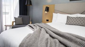 Clubside King Room | Desk, iron/ironing board, free WiFi, bed sheets