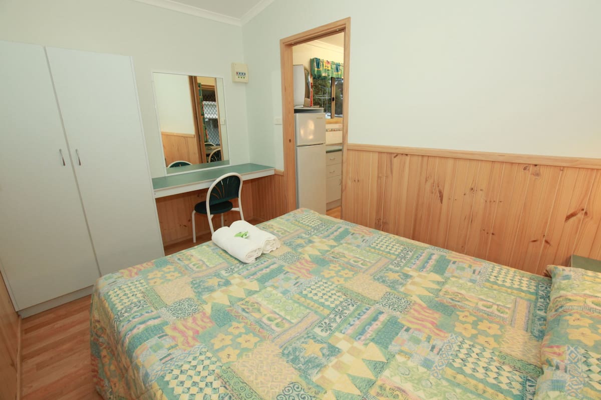 Standard Suite, 1 Bedroom, Non Smoking, Shared Bathroom at park amenities block | Cots/infant beds, bed sheets