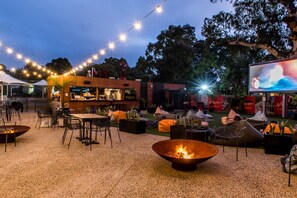 Dinner served, pool views  - Marion Holiday Park (Bedford Park)