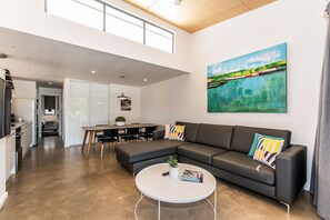 Leilighet, 2 soverom, ved basseng (Upper Poolside Apartment) | Oppholdsrom