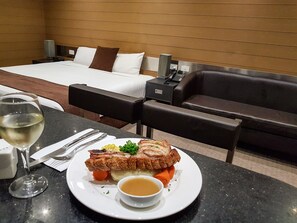 Deluxe-huone, tupakointi kielletty, keittotila | Huoneen varustelu