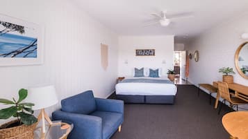 Studio Superior - icke-rökare - pentry (King Studio Room) | Sängtillbehör av högsta kvalitet, individuell inredning och skrivbord