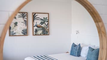 Superior Suite, Non Smoking, Kitchenette (King Spa Suite) | Premium bedding, individually decorated, desk, laptop workspace