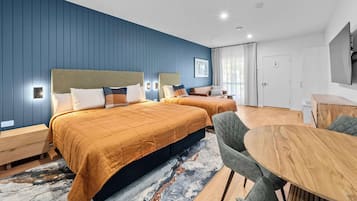 Room, Non Smoking (King and Single) | Hypo-allergenic bedding, minibar, desk, laptop workspace