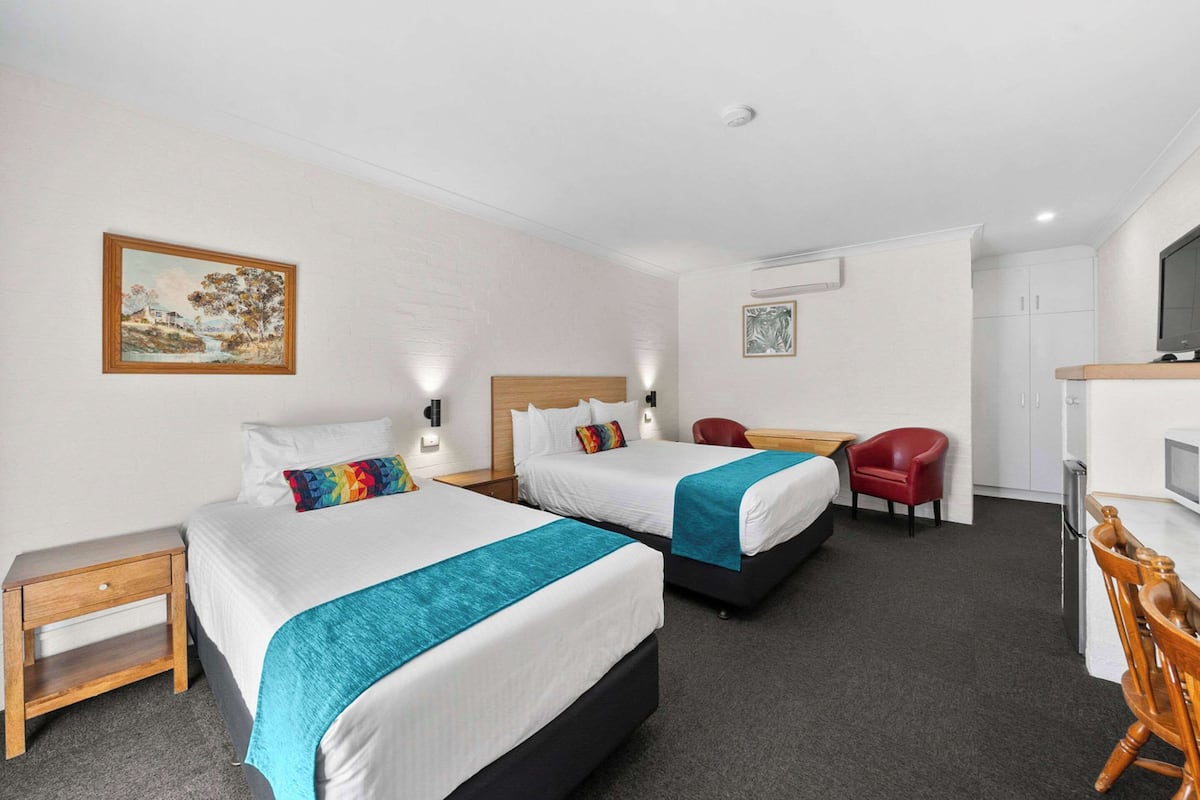Standard Room, Non Smoking (Queen and Single)