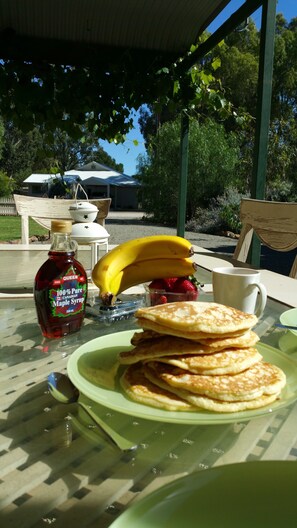Daily English breakfast for a fee - Amy's House (Auburn)