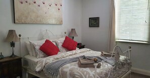 Cottage, 1 Bedroom | Egyptian cotton sheets, premium bedding, individually decorated - Amy's House (Auburn)