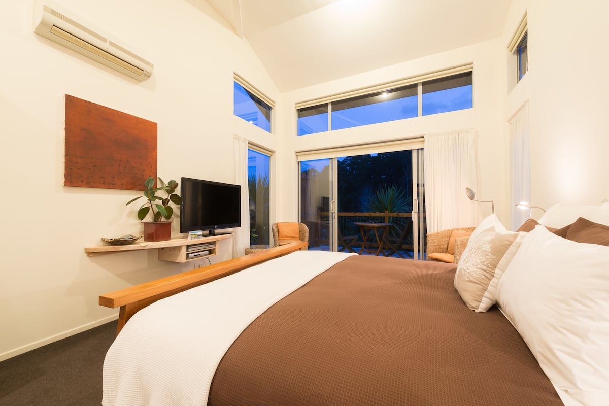 Minibar, soundproofing, iron/ironing board, free WiFi