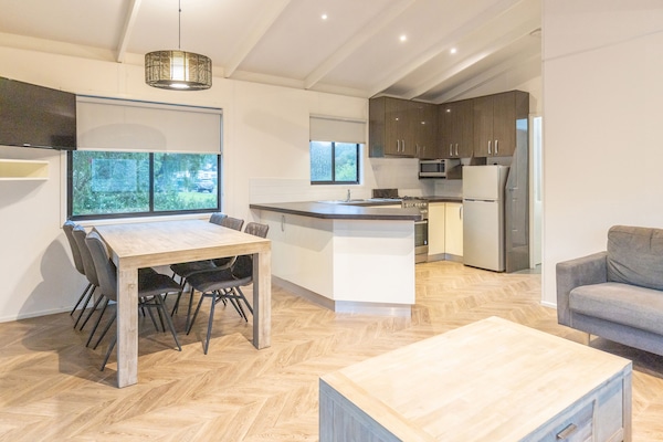 Deluxe-Villa, 3Â Schlafzimmer | Essbereich im Zimmer