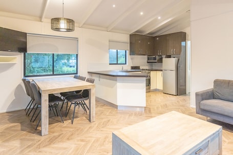 3 Bedroom Deluxe Villa | In-room dining