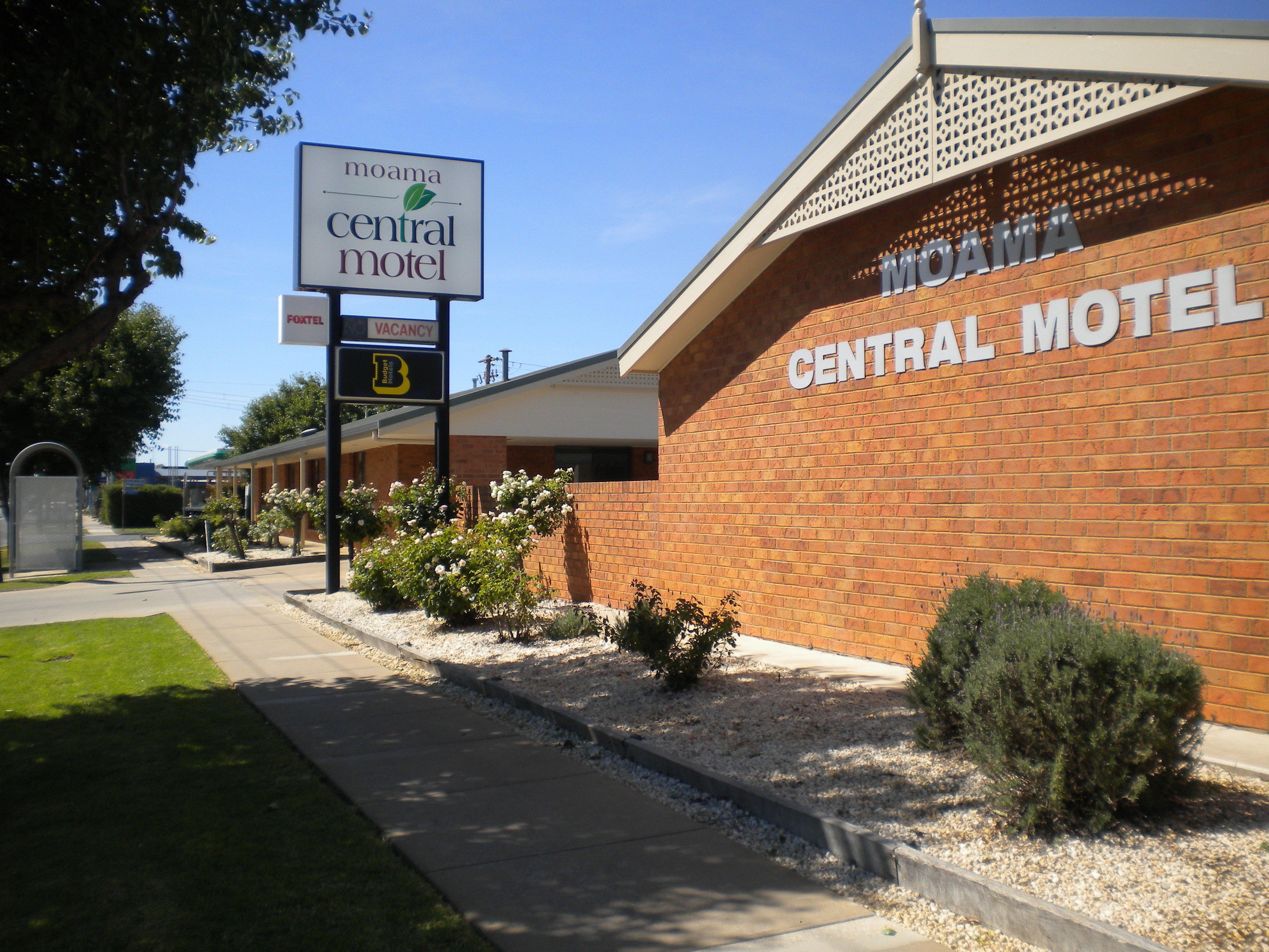 A brick building with a sign reading "Central Motel" and a sign indicating "Vacancy".