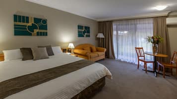 Executive King Spa | Premium bedding, minibar, individually furnished, desk