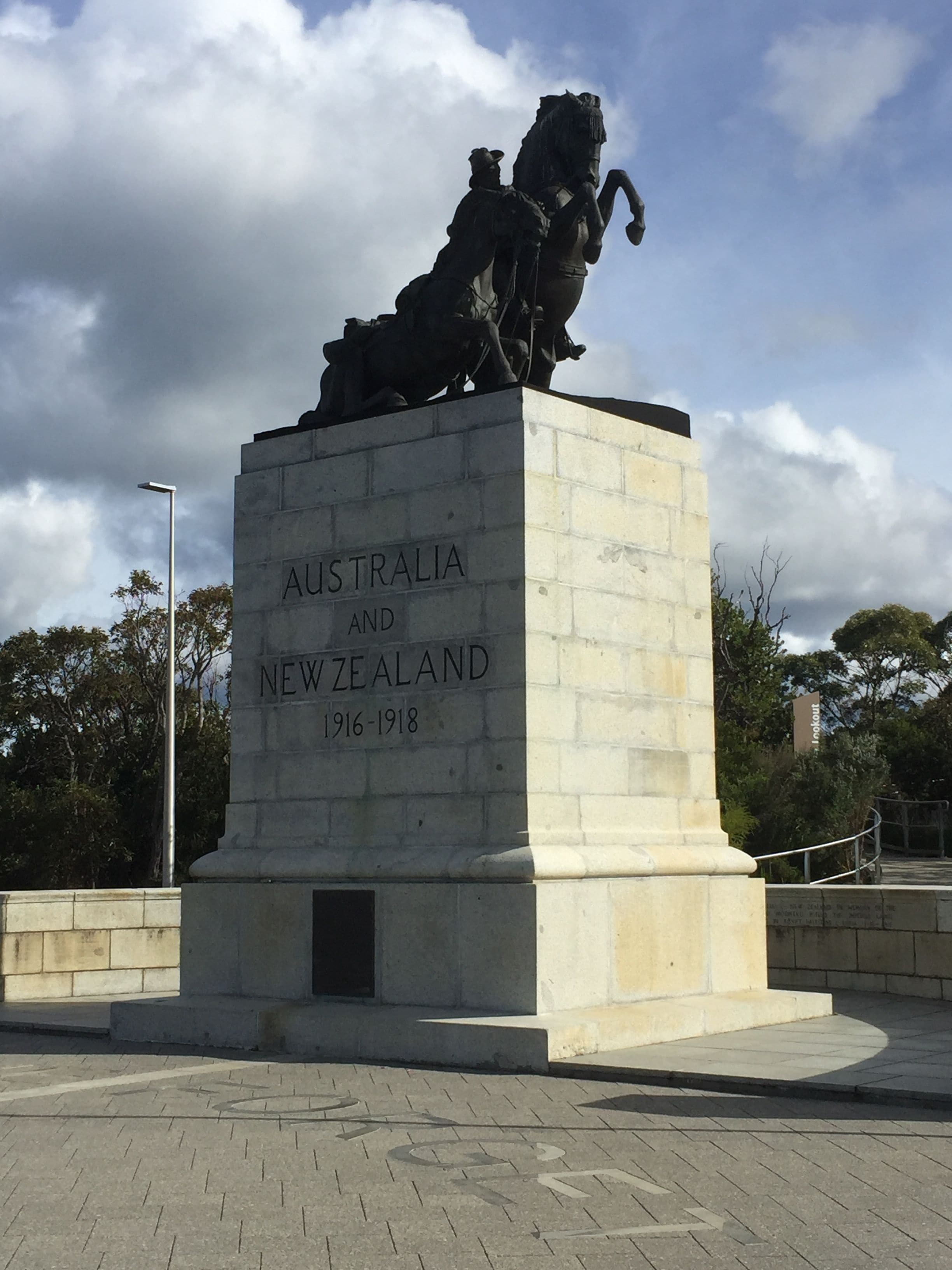 A monument with a horse statue and a plaque reading "AUSTRALIA AND NEW ZEALAND 1916-1918".