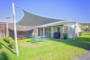 BBQ/picnic area - Tasman Holiday Parks - Albany (Centennial Park)