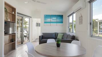 2 Bedroom Premium Cabin | Iron/ironing board, free WiFi, bed sheets
