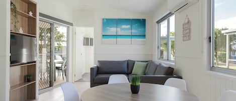 2 Bedroom Premium Cabin | Iron/ironing board, free WiFi, bed sheets
