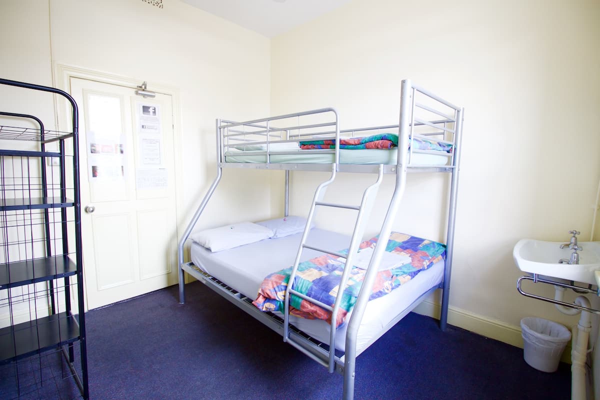 Single Room, 1 Double Bed, Shared Bathroom | In-room safe, free WiFi