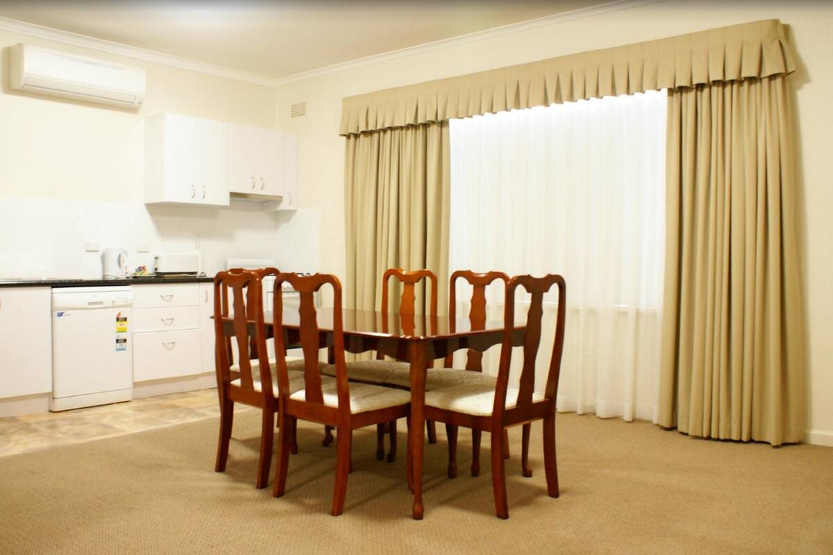 family suite, 3 bedrooms, kitchen | in-room dining