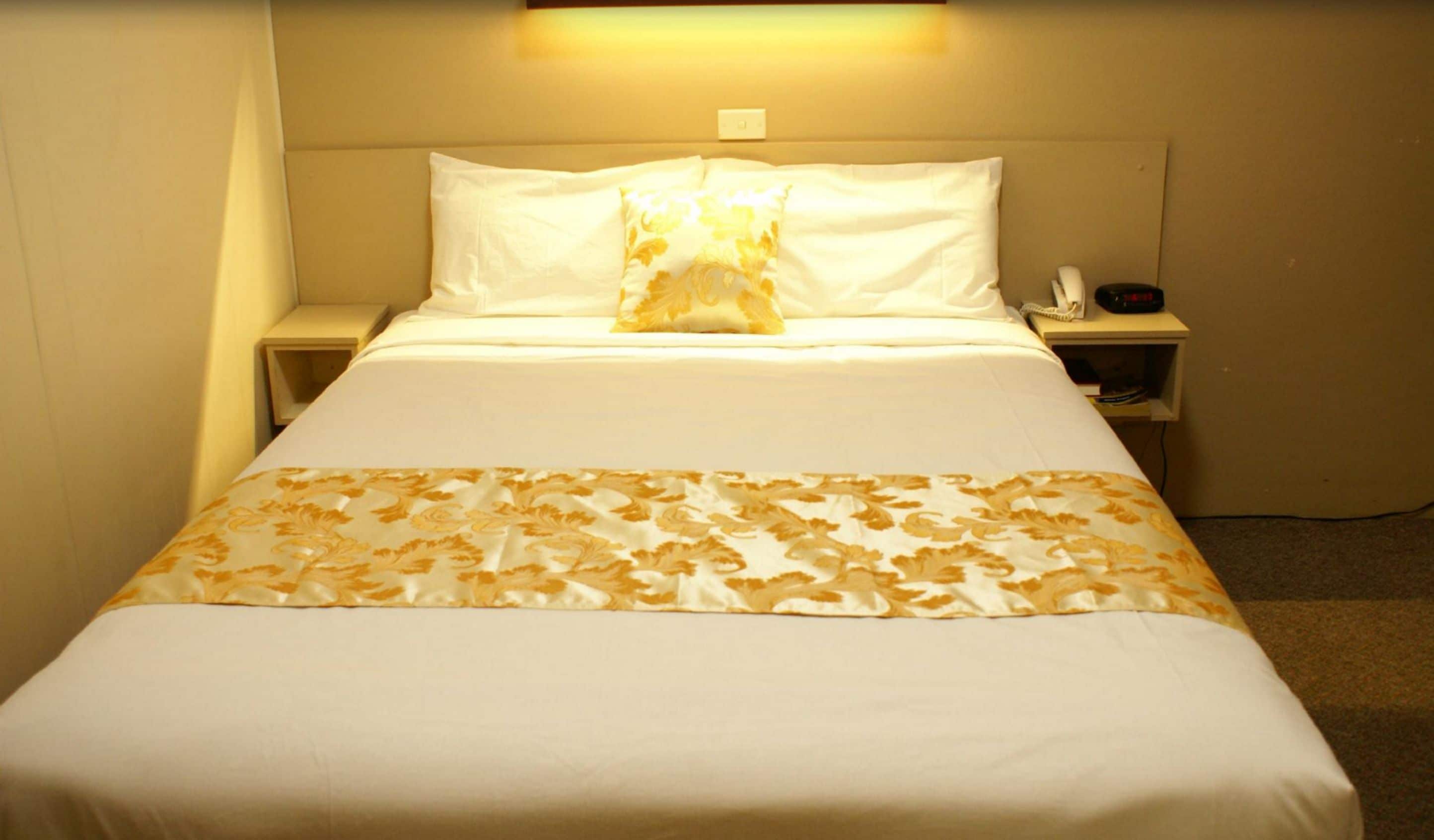 comfort queen | individually decorated, individually furnished, desk, blackout curtains