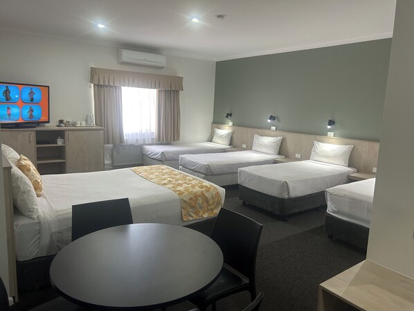 家庭房, 无烟房 | 特色装修、特色家居、办公桌、遮光窗帘