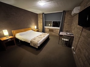 Standard Queen Room | 迷你吧、熨斗/熨衫板、床單、方便輪椅出入