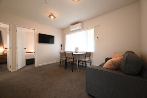 Apartemen Keluarga, 2 kamar tidur, Bebas Asap Rokok, dapur kecil (unit) | Area keluarga