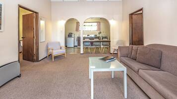 Standard Room, Non Smoking, Kitchen (2 Bedroom) | Living area