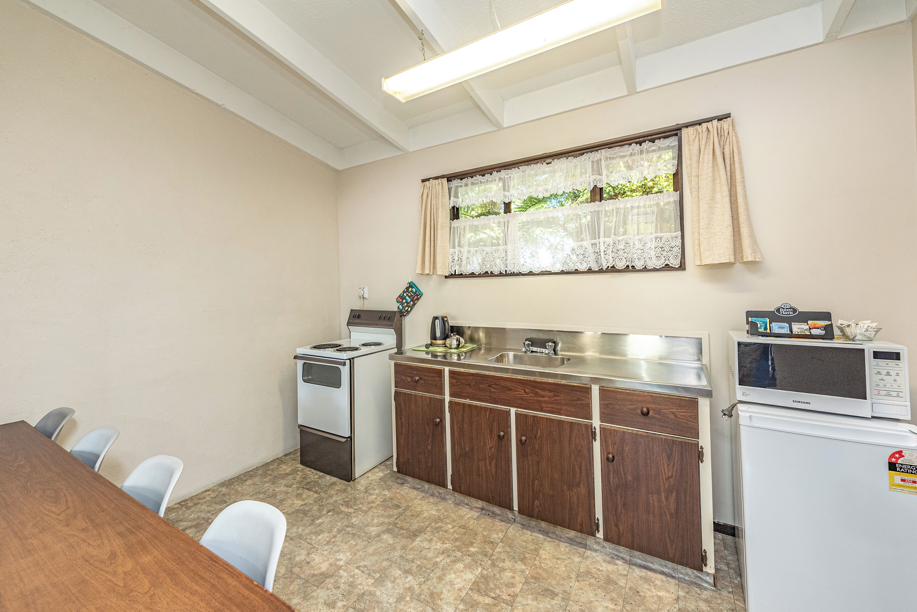 Standard Room, Non Smoking, Kitchen (Studio Unit) | Private kitchen
