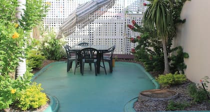 Glenmore Palms Motel