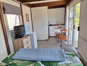 Cabin cơ bản, 1 giường đôi, hiên | Truy cập Internet không dây (phụ phí), bộ trải giường 