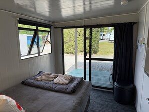 Basic Cabin, 1 Double Bed, Ensuite - Waikawa Bay Holiday Park (Picton)