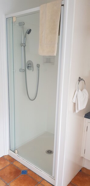 Standard Suite, 1 Bedroom, Non Smoking, Kitchen (Harbour View Unit) | Bathroom | Shower, free toiletries, hair dryer, towels - Harbour View Motel Coromandel (Coromandel)