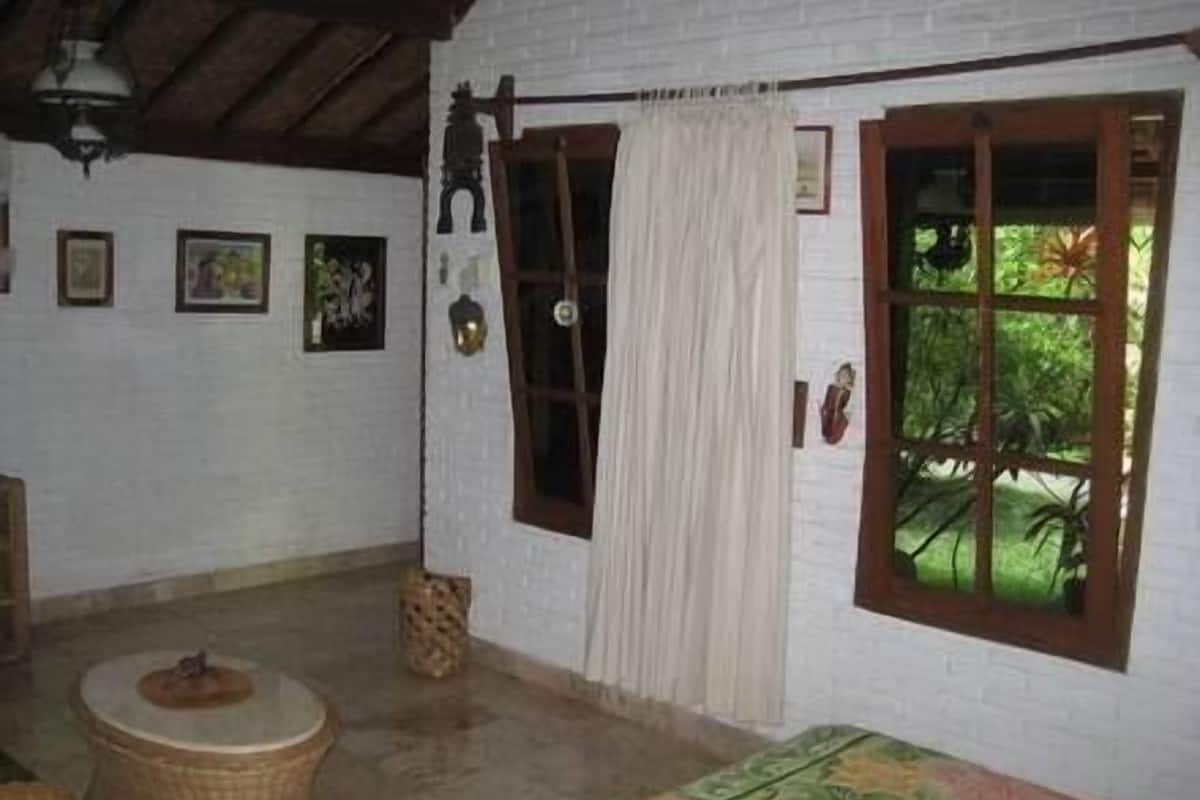 Bungalow Deluxe | Caja de seguridad en la habitación, escritorio y camas extra