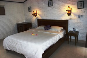 In-room safe, desk, rollaway beds, free WiFi