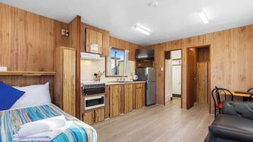 Standard Ensuite Cabin - Bring your own linen and blankets | Living area