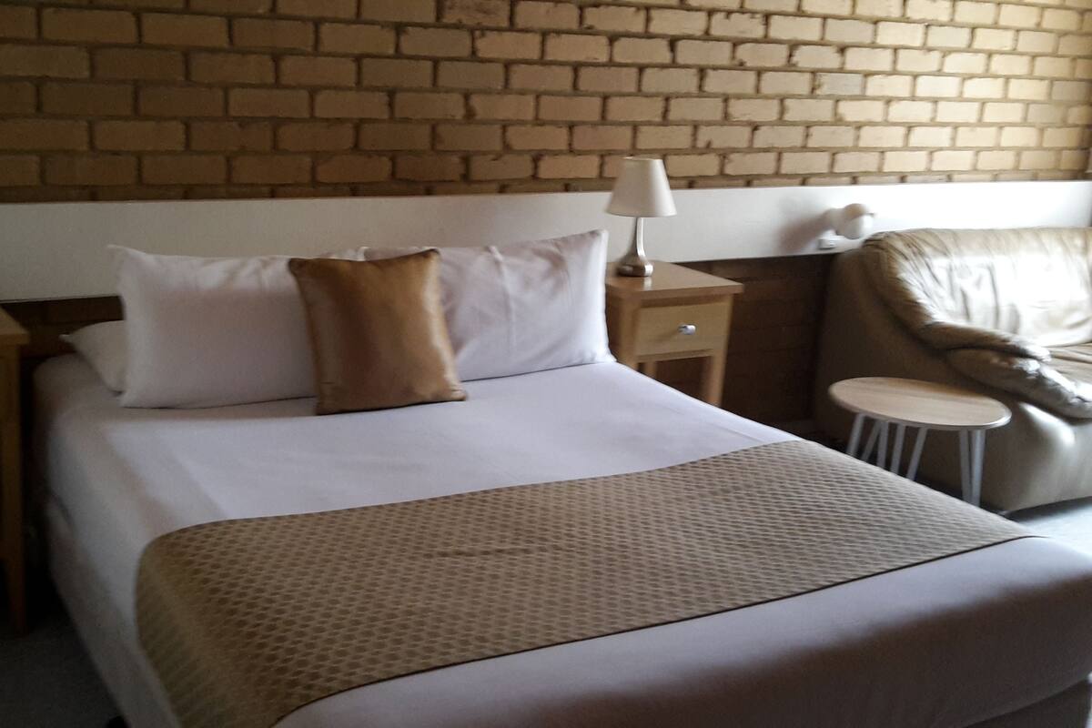Desk, iron/ironing board, free WiFi