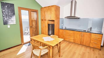 Premium Studio Suite | Private kitchen | Fridge, microwave, stovetop, electric kettle