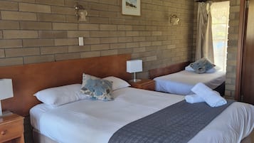 Standard Room | Minibar, iron/ironing board, bed sheets