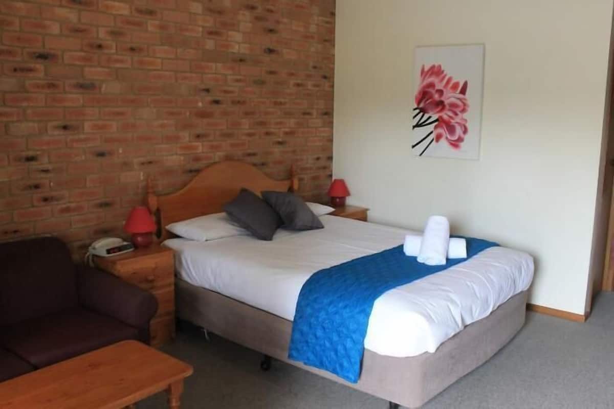 Habitación Deluxe, hidromasaje (Family Deluxe Spa) | Minibar, tabla de planchar con plancha y ropa de cama