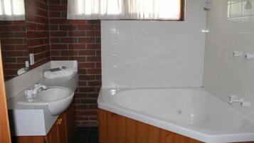Deluxe Spa Room | Bathroom | Hair dryer, towels