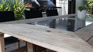 BBQ/picnic area - Quantum Lodge Motor Inn (Hamilton)