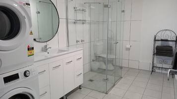 Deluxe Cottage | Bathroom