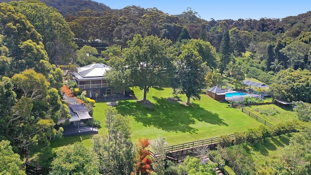 A large house with a swimming pool, surrounded by lush greenery and hills. - The Acreage Boutique Guesthouse (Picketts Valley)