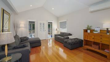 Guesthouse | Living area