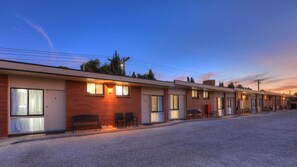 Exterior - Paruna Motel (Swan Hill)