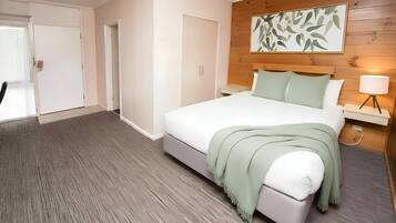Individually furnished, desk, iron/ironing board, free WiFi