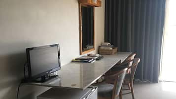 Individually furnished, desk, iron/ironing board, free WiFi